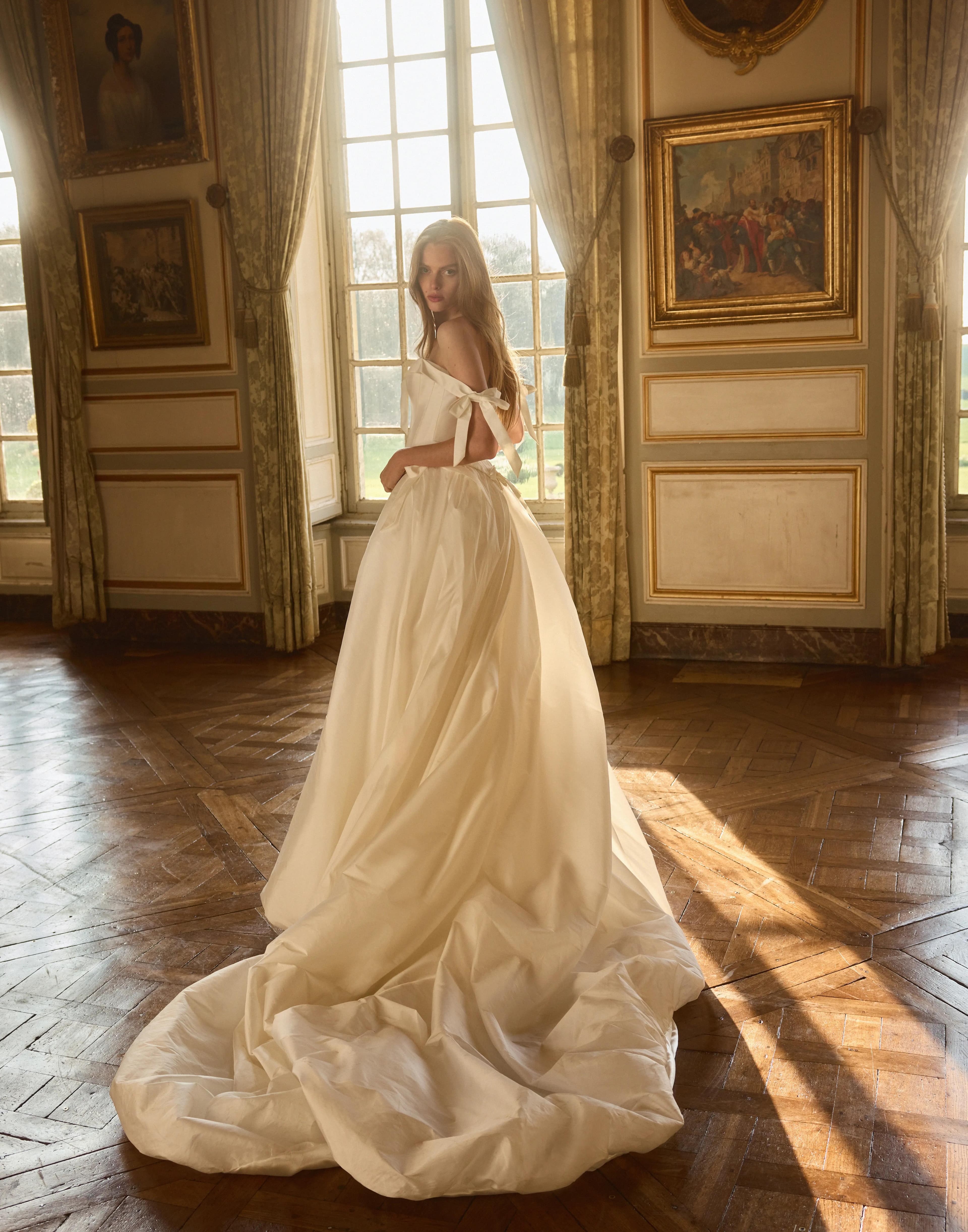 CARMEN — bridal gown by Netta BenShabu, Épure de Romance, style NB.BR.2711.V